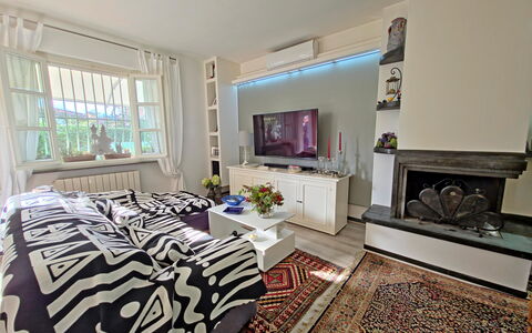 I Cipressi: Møbel, Indretning, Værelse, Gulvbelægning, Loft, Træ, Etage, Belysning, Couch, Textile