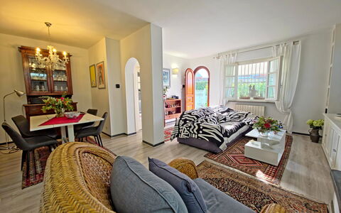 I Cipressi: Møbel, Indretning, Couch, Gulvbelægning, Træ, Etage, Værelse, Stue, Loft, Lejlighed