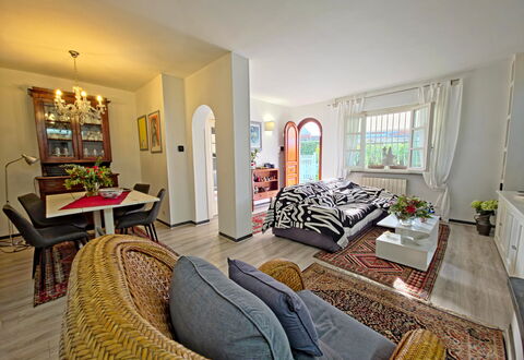 I Cipressi: Møbel, Indretning, Couch, Gulvbelægning, Træ, Etage, Værelse, Stue, Loft, Lejlighed