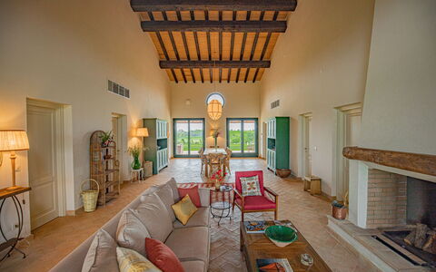 Villa Lodolaio: Møbel, Hjem, Estate, Loft, Stol, Villa, Stue, Stuehus, Design, Stueplante