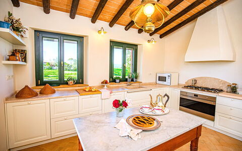 Villa Lodolaio: Indretning, Møbel, Gulvbelægning, Træ, Køkken, Loft, Countertop, Værelse, Belysning, Etage