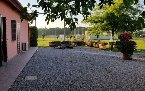 Appartamento Ibisco Seaside and Pool: Have, Indkørsel, Lawn, Skygge, Gård, Flise, Landscaping, Walkway, Cobblestone, Gårdsplads