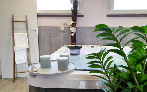 Suite Orchidea Seaside and Pool: Indretning, Gulvbelægning, Etage, Sanitærarmatur, Vvs, Stueplante, Tap, Blomsterkrukke, Badeværelse, Naturmateriale