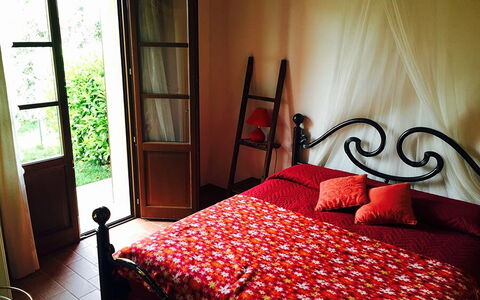 Appartamento Papavero Seaside and Pool: Seng, Soveværelse, Møbel, Sengetøj, Sengetøj, Træ, Sengetøj, Indretning, Textile, Etage