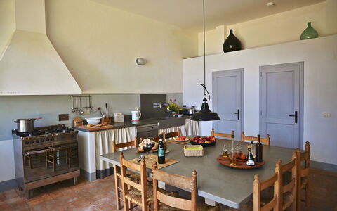 Casale Il Rondò, Private Pool, Città della Pieve: Møbel, Gulvbelægning, Køkken, Indretning, Træ, Loft, Countertop, Køkken Apparat, Etage, Belysning