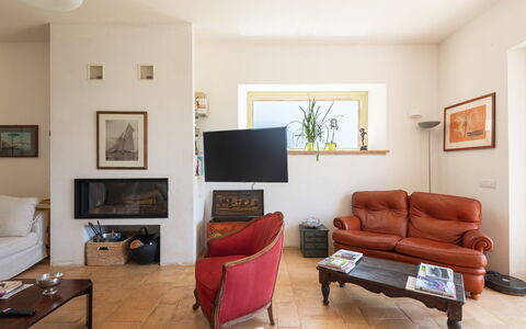 Villa Armonia: Møbel, Indretning, Væg, Gulvbelægning, Træ, Stue, Couch, Værelse, Etage, Billedramme