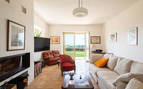 Villa Armonia: Møbel, Væg, Indretning, Gulvbelægning, Etage, Loft, Couch, Værelse, Stue, Billedramme