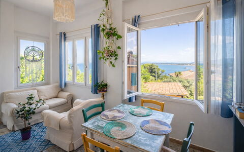 La Torre sul Ponte, Seaview, Garden: Møbel, Hjem, Stol, Køkken & Spisebord, Stueplante, Altan, Skygge, Eco Hotel, Blomsterkrukke, Sengetøj