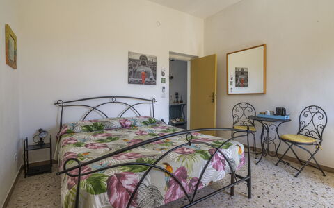 La Torre sul Ponte, Seaview, Garden: Møbel, Soveværelse, Seng, Etage, Sengetøj, Sengetøj, Bed Frame, Værelse, Sengetøj, Lejlighed