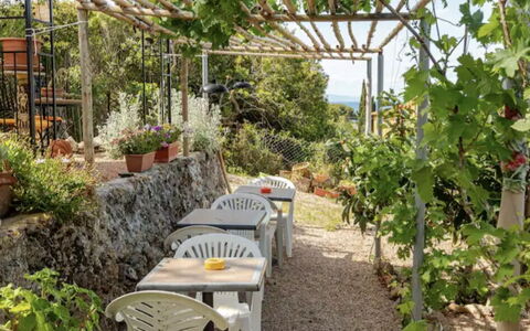 La Torre sul Ponte, Seaview, Garden: Skygge, Have, Landbrug, Plantation, Stol, Udendørs Møbler, Udendørs Struktur, Udendørs Bord