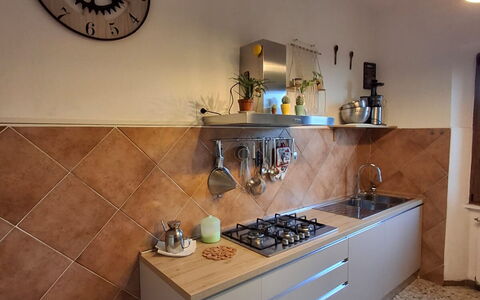 La Torre sul Ponte, Seaview, Garden: Køkken, Køkken Apparat, Countertop, Større Bandage, Gulvbelægning, Komfur, Indretning, Husholdningsapparat, Træ, Komfur