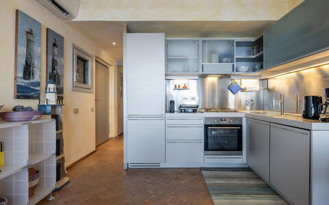 Stella Marina Apartment with Pool, Porto Santo Ste: Køkken, Køkken Apparat, Countertop, Større Bandage, Indretning, Gulvbelægning, Husholdningsapparat, Cabinetry, Møbel, Komfur