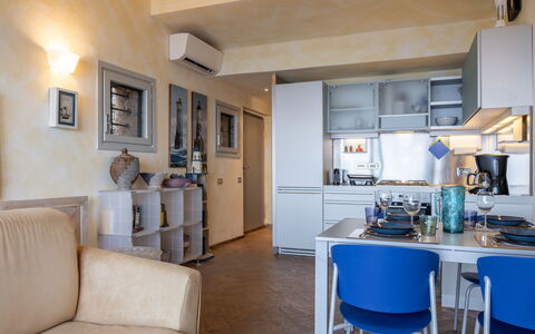 Stella Marina Apartment with Pool, Porto Santo Ste: Møbel, Indretning, Gulvbelægning, Værelse, Etage, Lejlighed, Loft, Bord, Belysning, Stol