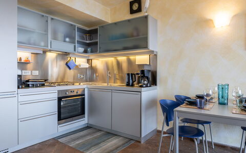 Stella Marina Apartment with Pool, Porto Santo Ste: Køkken Apparat, Køkken, Countertop, Større Bandage, Indretning, Møbel, Komfur, Husholdningsapparat, Cabinetry, Gulvbelægning