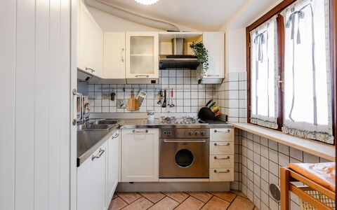 Casa Miramonti: Køkken, Køkken Apparat, Countertop, Større Bandage, Indretning, Gulvbelægning, Cabinetry, Træ, Køkkenvask, Etage