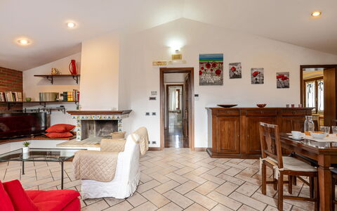 Casa Miramonti: Møbel, Indretning, Gulvbelægning, Etage, Træ, Loft, Værelse, Belysning, Couch, Stue