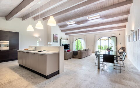 Cignella Resort: Indretning, Gulvbelægning, Møbel, Loft, Træ, Etage, Lysarmatur, Belysning, Køkken, Arkitektur