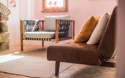 Chalet Cigno: Møbel, Indretning, Træ, Couch, Gulvbelægning, Textile, Etage, Pude, Stue, Throw Pillow