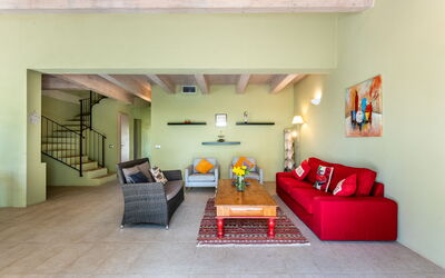 Villa Salvia: Møbel, Indretning, Gulvbelægning, Væg, Etage, Couch, Loft, Træ, Værelse, Stue