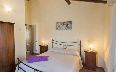 Podere Peteglia: Møbel, Gulvbelægning, Etage, Indretning, Hjem, Loft, Værelse, Bed Frame, Seng, Soveværelse