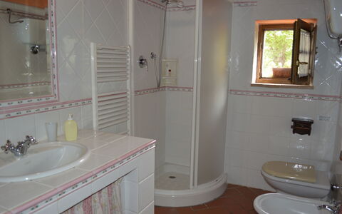 Agriturismo Bellavista, Private Pool, Val D'Orcia: Gulvbelægning, Sanitærarmatur, Indretning, Etage, Badeværelse, Badeværelsesvask, Håndvask, Værelse, Tap, Vvs