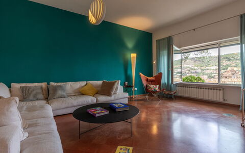 Villa Fior di Roccia: Møbel, Indretning, Gulvbelægning, Værelse, Loft, Hjem, Etage, Belysning, Stol, Lejlighed