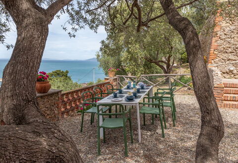 Villa Fior di Roccia: Udendørs Møbler, Have, Skygge, Udendørs Bord, Stol, Landscaping, Hacienda, Tropics, Backyard