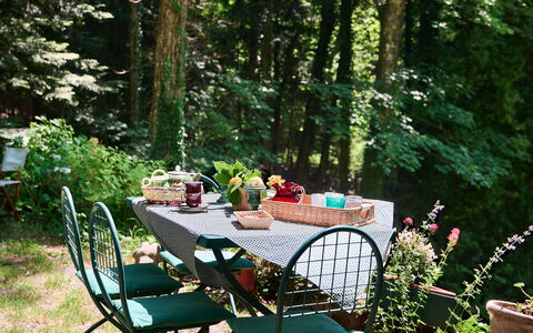 Il Gallinaio, Vivo D'Orcia: Møbel, Udendørs Møbler, Udendørs Bord, Have, Plantesamfund, Stol, Bunddække, Forår, Backyard, Dug