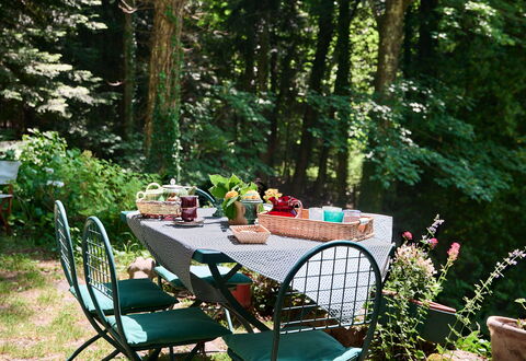 Il Gallinaio, Vivo D'Orcia: Møbel, Udendørs Møbler, Udendørs Bord, Have, Plantesamfund, Stol, Bunddække, Forår, Backyard, Dug