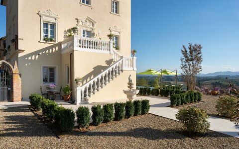 Villa Elisa: Facade, Estate, Have, Mansion, Villa, Landscaping, Altan, Gård, Hacienda, Gårdsplads