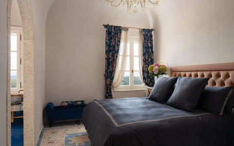 Villa Elisa: Møbel, Indretning, Soveværelse, Gulvbelægning, Etage, Textile, Hjem, Seng, Værelse, Sengetøj