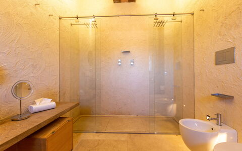 Poggio Mori 20: Gulvbelægning, Væg, Indretning, Sanitærarmatur, Etage, Badeværelse, Belysning, Brun, Lysarmatur, Vvs