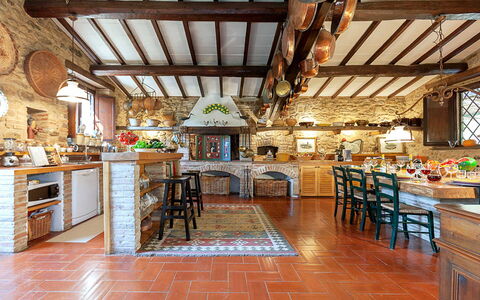 Artemisia: Møbel, Køkken, Indretning, Bord, Køkken & Spisebord, Gulvbelægning, Hjem, Loft, Countertop, Stol