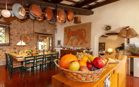 Artemisia: Møbel, Indretning, Bord, Træ, Køkken & Spisebord, Loft, Stol, Belysning, Værelse, Spisestue