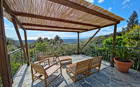 Villa Il Giardino: Træ, Veranda, Hårdttræ, Skygge, Bejdse, Eco Hotel, Dæk, Altan, Udendørs Struktur, Stol