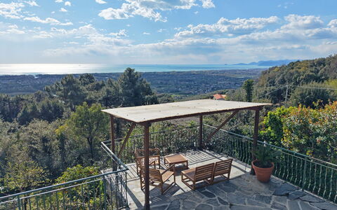 Villa Il Giardino: Møbel, Udendørs Møbler, Hegn, Jern, Stol, Altan, Dæk, Skygge, Udendørs Bord, Gelænder