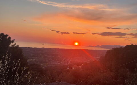 Villa Il Giardino: Himmel, Sol, Afterglow, Daytime, Natur, Horisont, Solnedgang, Orange, Skumring, Afdeling
