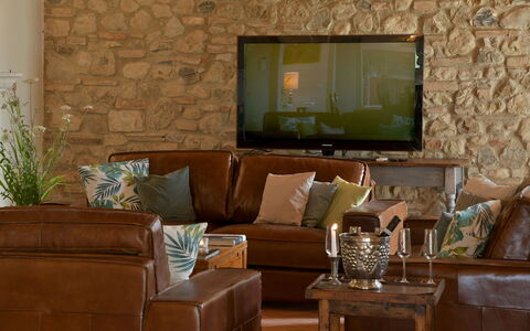 Villa Il Noccioleto: Møbel, Couch, Indretning, Stue, Træ, Gulvbelægning, Etage, Bord, Værelse, Belysning