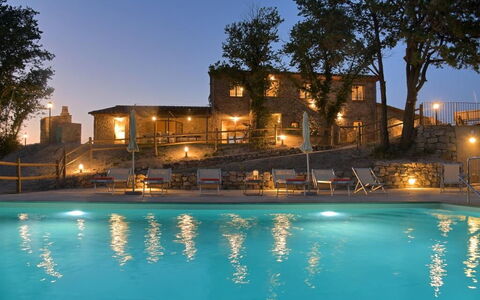 Villa Il Noccioleto: Svømmepøl, Udendørs Møbler, Møbel, Menneskelig Bosættelse, Udvej, Eco Hotel, Estate, Hotel, Liggestol, Villa