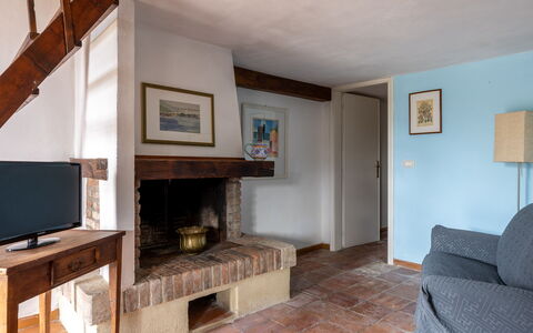 Podere le Lune with Pool, San Gimignano: Møbel, Væg, Træ, Gulvbelægning, Indretning, Etage, Værelse, Loft, Stue, Hjem