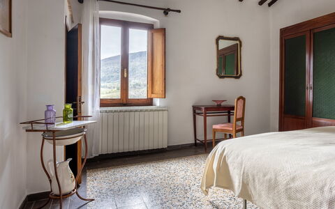 Podere le Lune with Pool, San Gimignano: Indretning, Gulvbelægning, Soveværelse, Etage, Møbel, Seng, Værelse, Loft, Bed Frame, Sengetøj