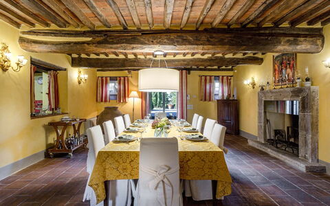 Splendida: Møbel, Indretning, Væg, Bord, Gulvbelægning, Loft, Værelse, Stol, Belysning, Spisestue