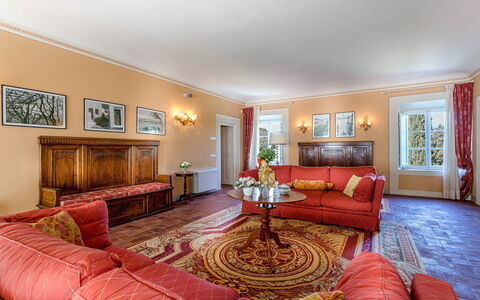 Splendida: Møbel, Indretning, Loft, Gulvbelægning, Etage, Belysning, Værelse, Couch, Hjem, Stue