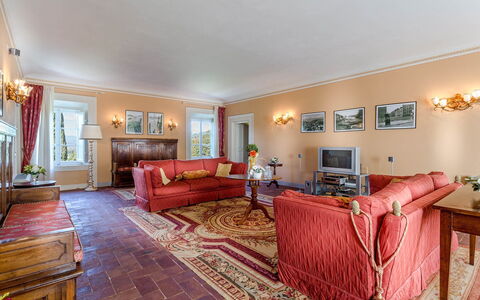 Splendida: Møbel, Indretning, Loft, Couch, Gulvbelægning, Hjem, Etage, Stue, Værelse, Lejlighed