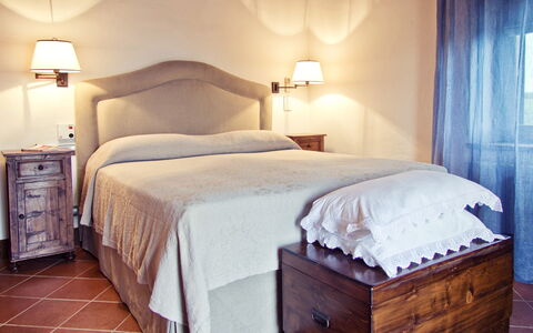 Selvamica: Møbel, Seng, Indretning, Soveværelse, Etage, Sengetøj, Gulvbelægning, Sengetøj, Træ, Værelse