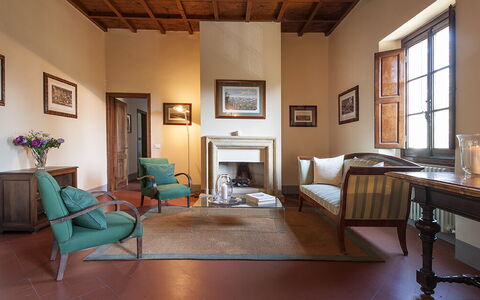 Martini: Møbel, Indretning, Gulvbelægning, Etage, Træ, Stol, Værelse, Loft, Stue, Billedramme