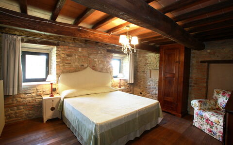 Mattei Villa: Møbel, Væg, Indretning, Soveværelse, Seng, Loft, Træ, Værelse, Sengetøj, Gulvbelægning