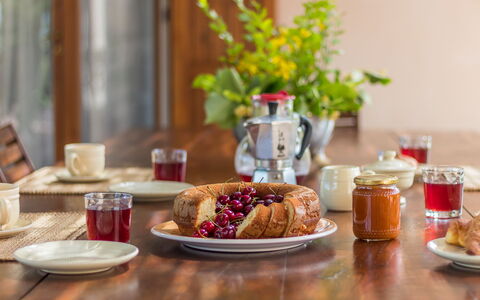 Molinazzo: Mad, Bordservice, Serveware, Ingrediens, Bord, Tallerkner, Kop, Drinkware, Møbel, Plade