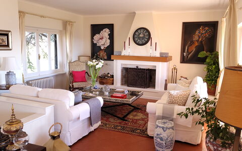 Villa El Olivar: Møbel, Indretning, Stue, Couch, Gulvbelægning, Værelse, Billedramme, Belysning, Bord, Etage