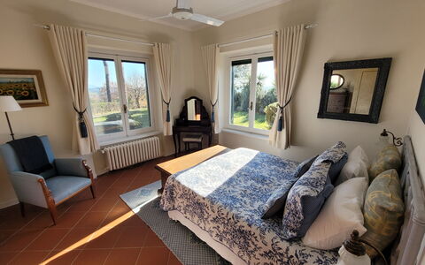 Villa El Olivar: Møbel, Indretning, Træ, Seng, Soveværelse, Gulvbelægning, Etage, Værelse, Belysning, Sengetøj